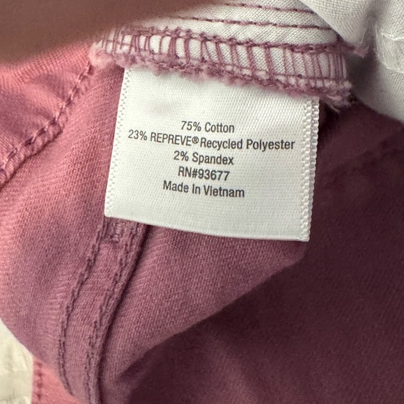 Like New St. John’s Bay Skinny Pants Size 12 Item #PHK1977 Waist 34” Inseam 29” - Picture 5 of 5